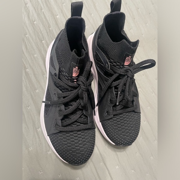 5 black shoes - Picture 4 of 4